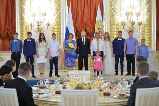 Vladimir Putin presents Order of Parental Glory to parents of many children