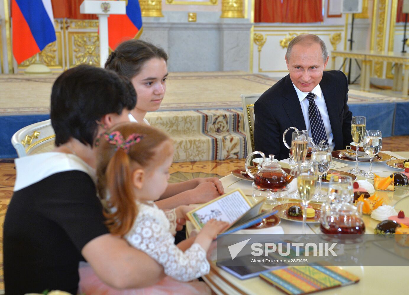 Vladimir Putin presents Order of Parental Glory to parents of many children