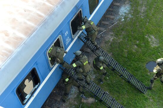 Belarusian KGB task force take part in anti-terrorist drill