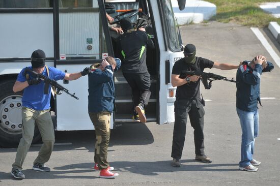Belarusian KGB task force take part in anti-terrorist drill