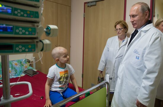 Vladimir Putin visits Dima Rogachyov Federal Research and Clinical Centre of Children's Hematology