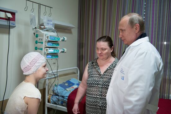 President Vladimir Putin visits Dima Rogachyov Center of Children's Hematology