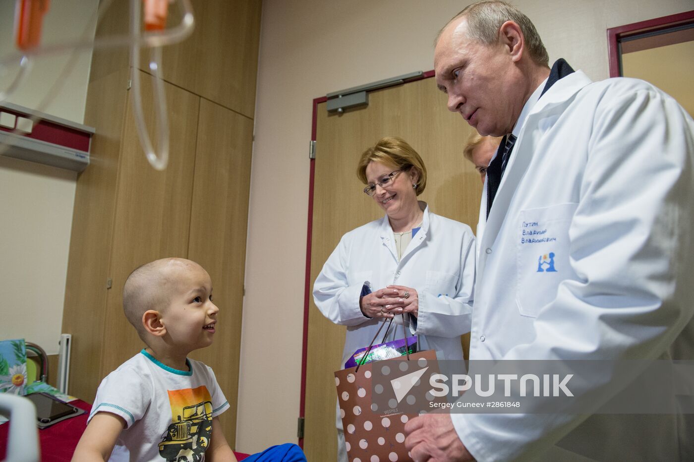 President Vladimir Putin visits Dima Rogachyov Center of Children's Haematology