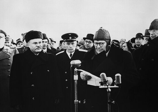 Finnish Prime Minister Mauno Pekkala visits USSR