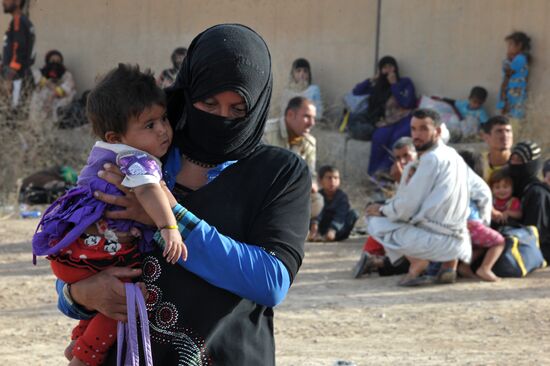 Refugees from ISIS-occupied areas come to Kirkuk in Iraq