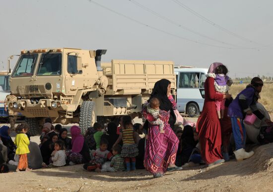 Refugees from ISIS-occupied areas come to Kirkuk in Iraq
