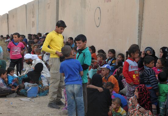 Refugees from ISIS-occupied areas come to Kirkuk in Iraq