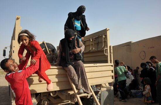 Refugees from ISIS-occupied areas come to Kirkuk in Iraq