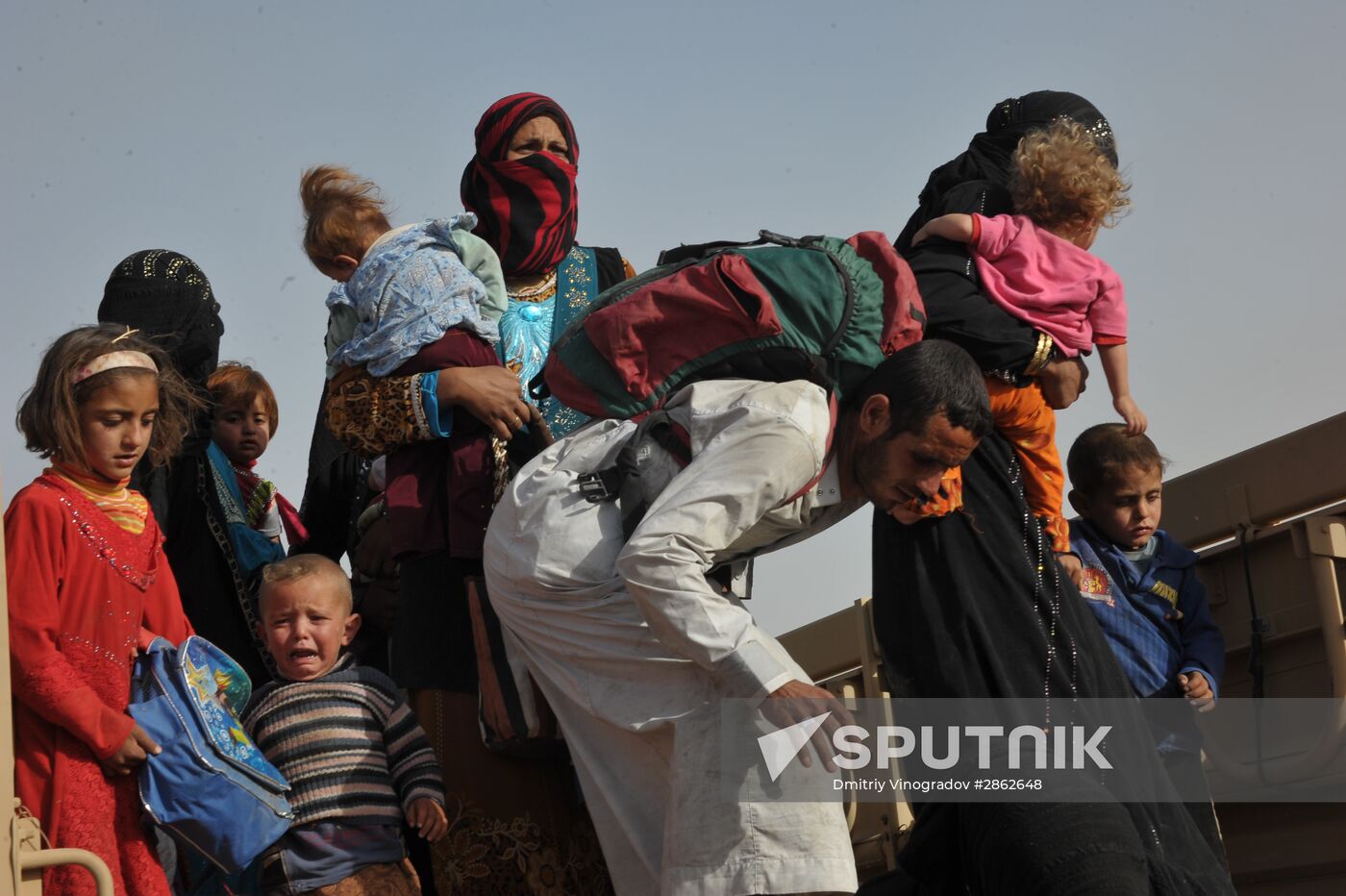 Refugees from ISIL-occupied lands come to Kirkuk in Iraq