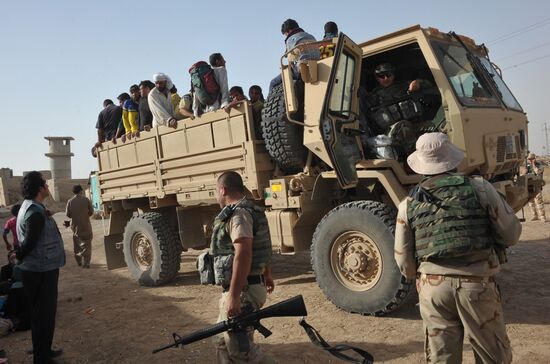 Refugees from ISIS-occupied areas come to Kirkuk in Iraq