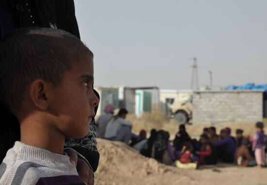 Refugees from ISIL-occupied lands come to Kirkuk in Iraq