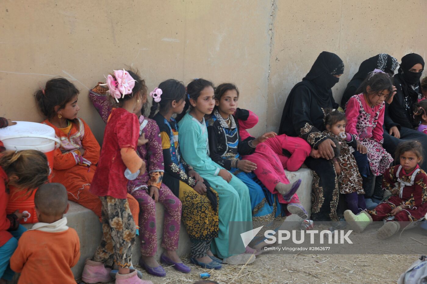 Refugees from ISIL-occupied lands come to Kirkuk in Iraq