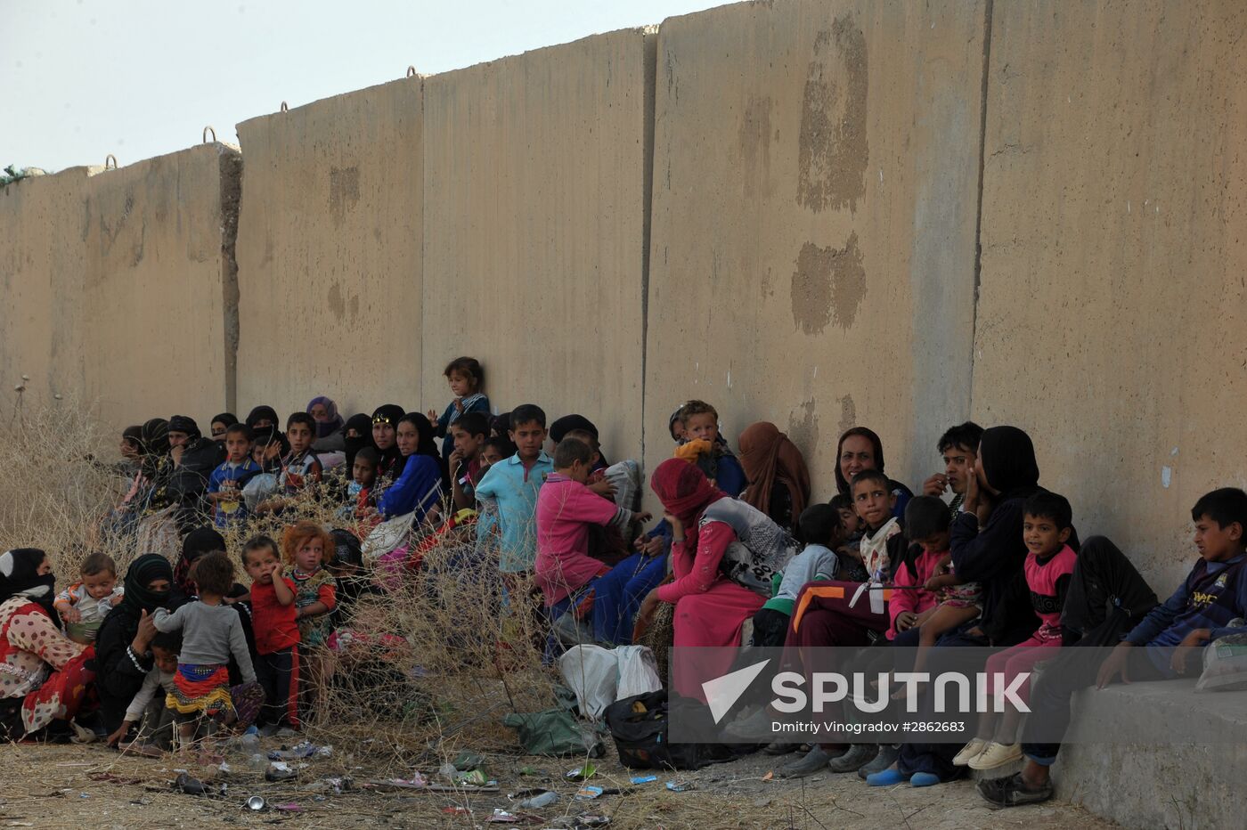 Refugees from ISIL-occupied lands come to Kirkuk in Iraq
