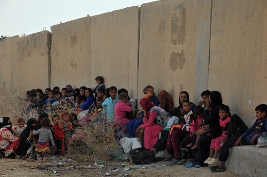 Refugees from ISIL-occupied lands come to Kirkuk in Iraq