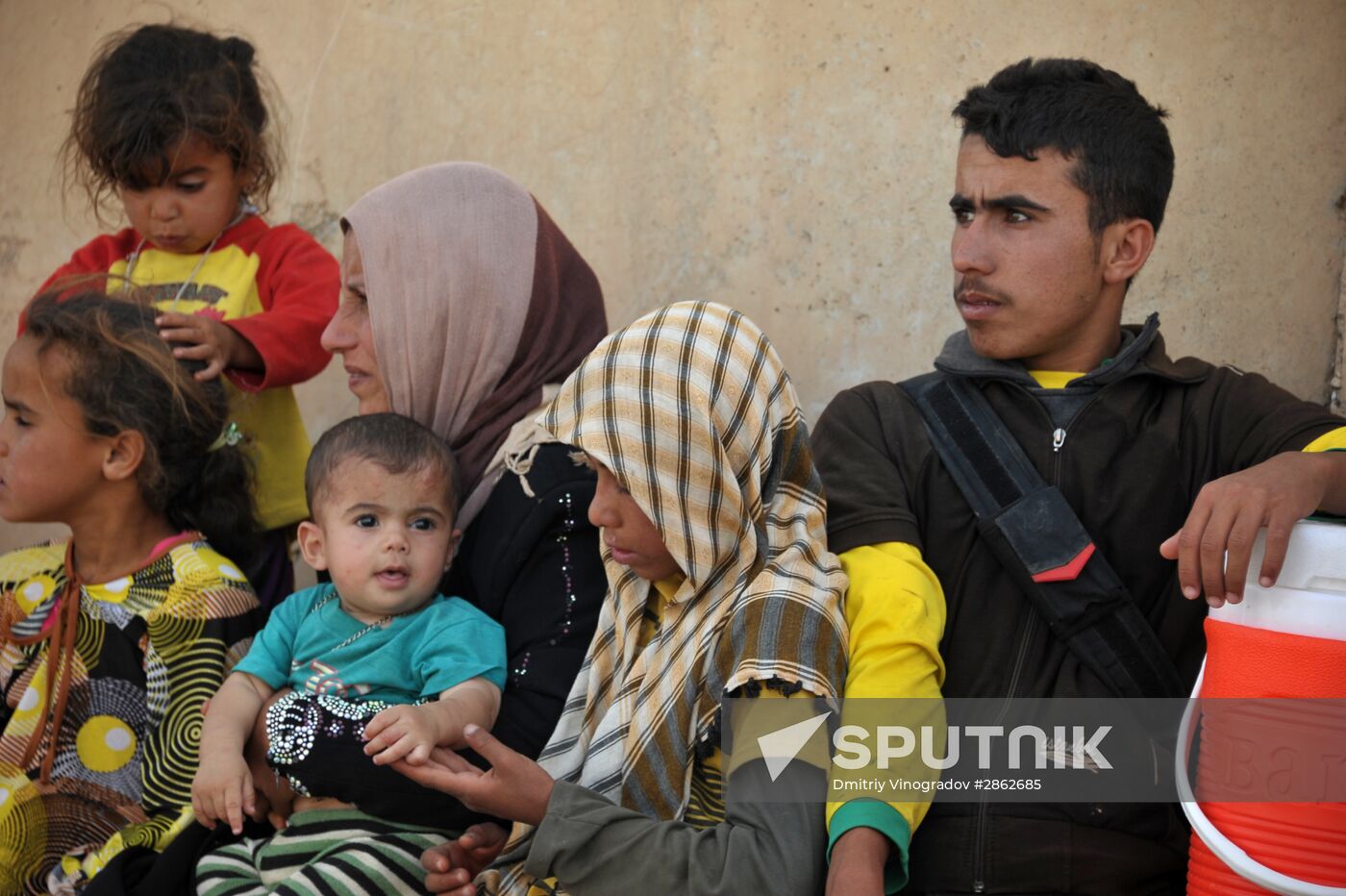 Refugees from ISIL-occupied lands come to Kirkuk in Iraq