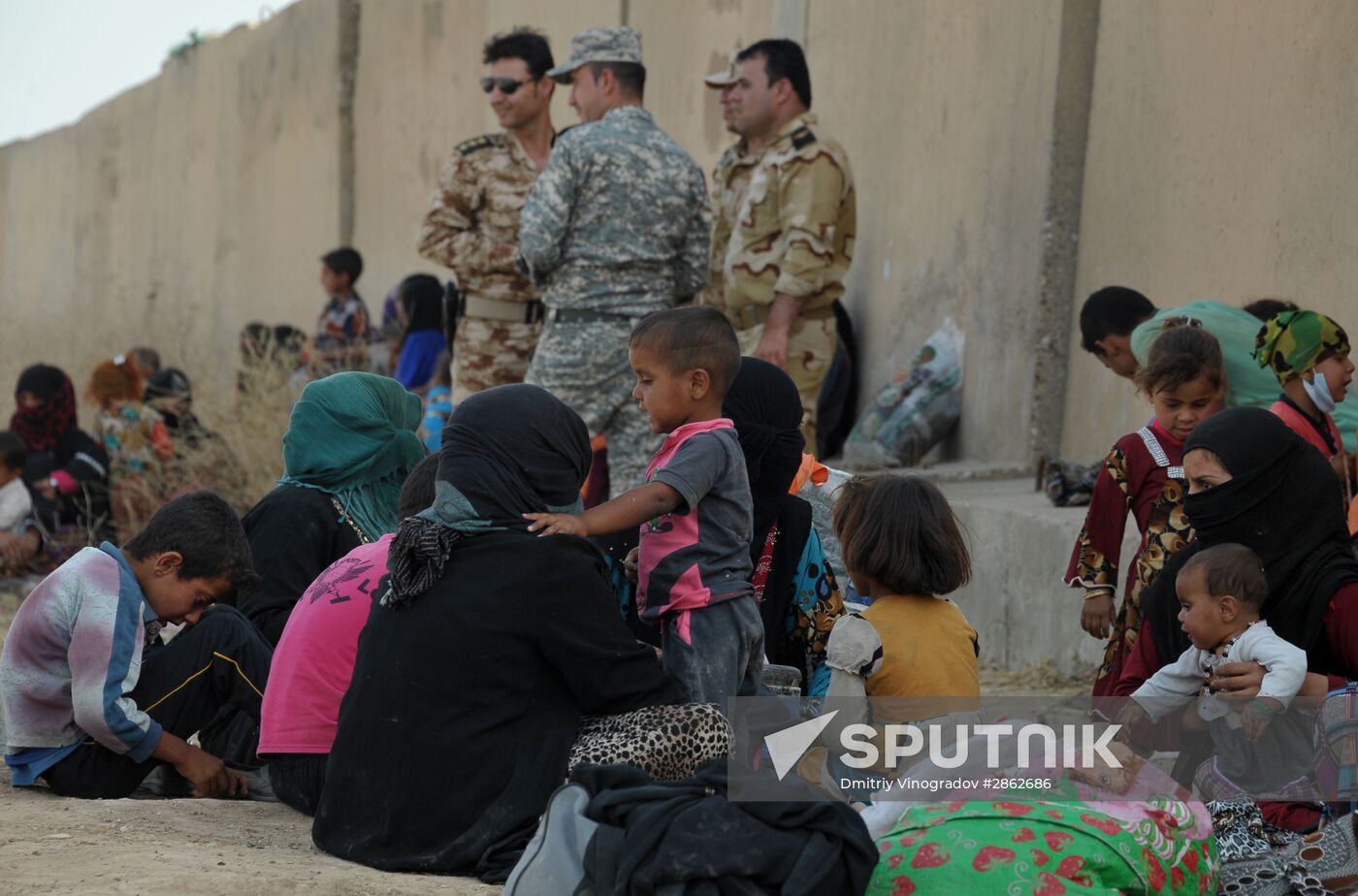 Refugees from ISIL-occupied lands come to Kirkuk in Iraq