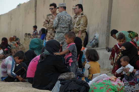 Refugees from ISIL-occupied lands come to Kirkuk in Iraq