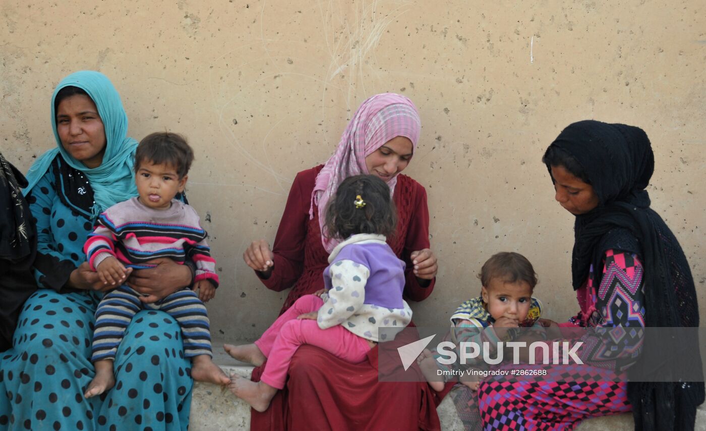 Refugees from ISIL-occupied lands come to Kirkuk in Iraq