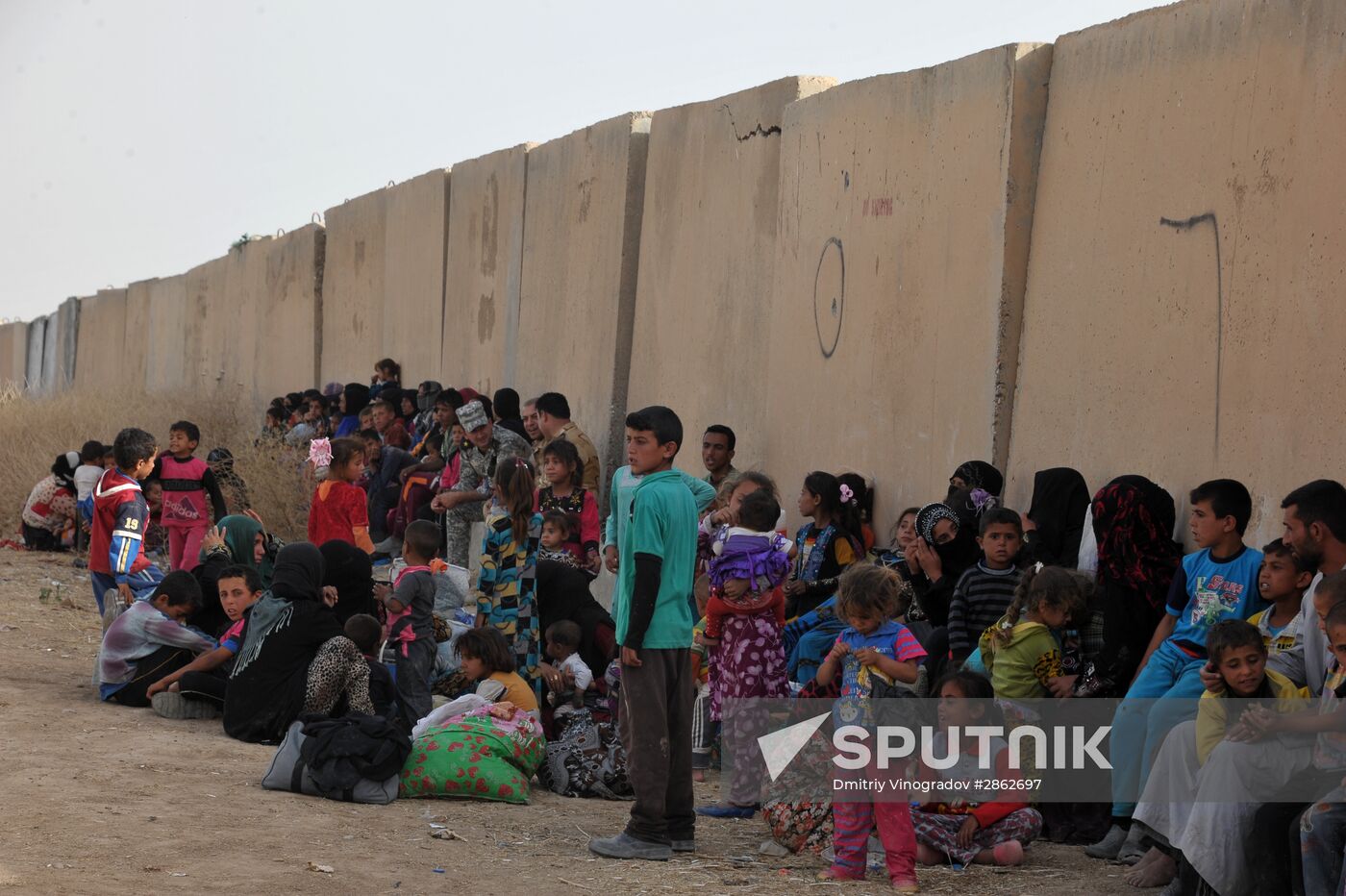 Refugees from ISIL-occupied lands come to Kirkuk in Iraq