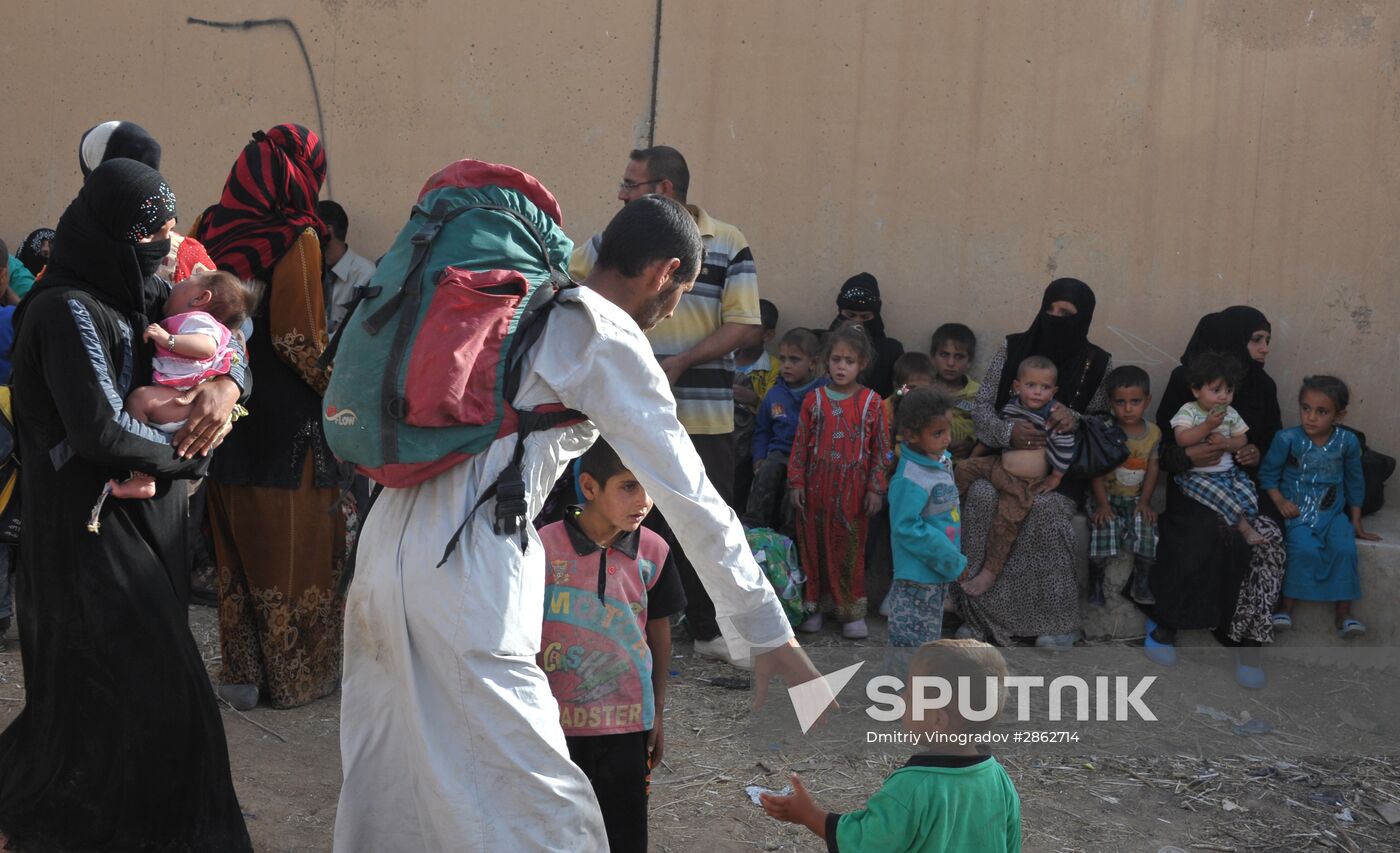 Refugees from ISIL-occupied lands come to Kirkuk in Iraq