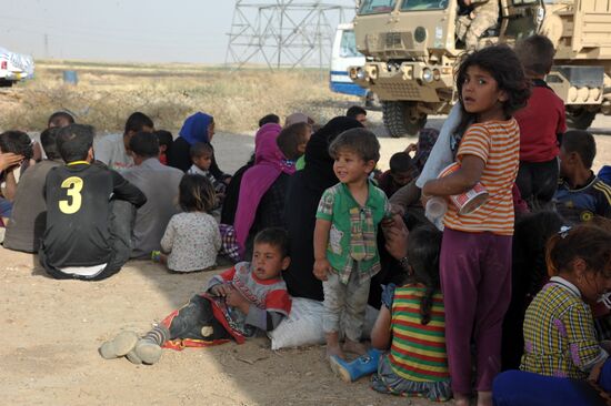 Refugees from ISIL-occupied lands come to Kirkuk in Iraq