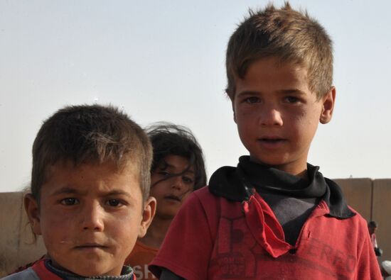 Refugees from ISIL-occupied lands come to Kirkuk in Iraq
