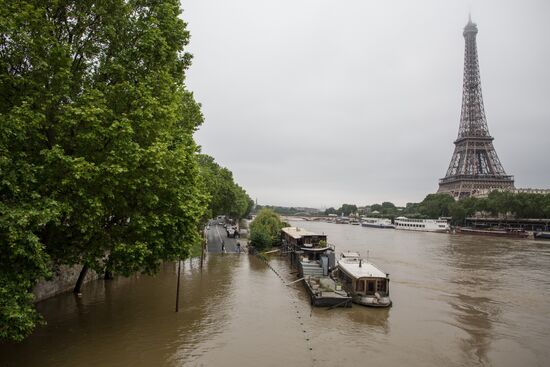 Paris hit by flash floods