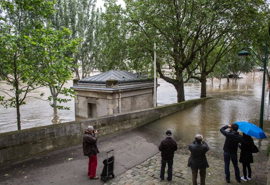 Flooding in Paris