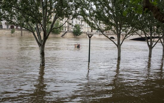 Flooding in Paris