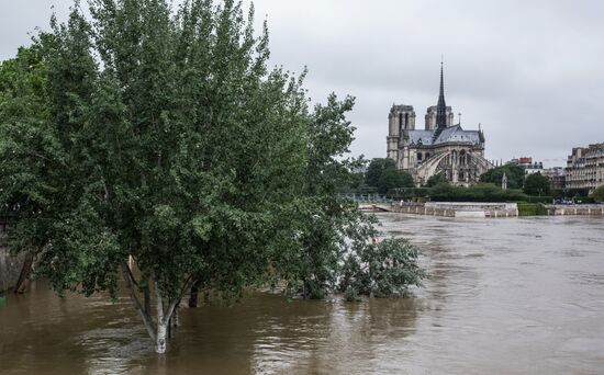 Flooding in Paris