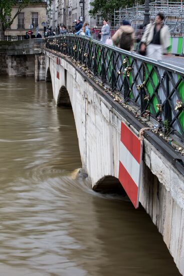 Flooding in Paris