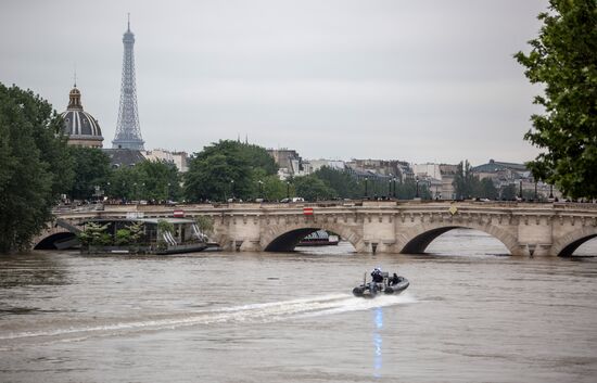 Flooding in Paris