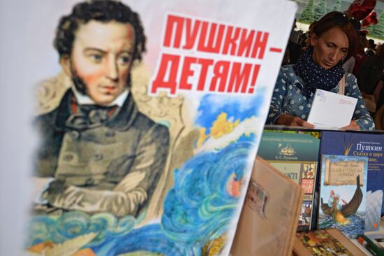 Moscow hosts "Red Square" book festival. Third day