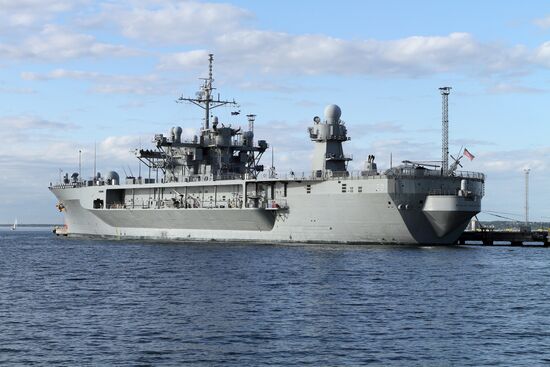 USS Mount Whitney, flagship of Sixth Fleet, in Tallinn port