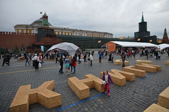 Moscow hosts "Red Square" book festival. Third day