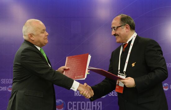 Forum "The New Era of Journalism: Farewell to Mainstream"