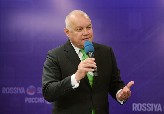 Forum "The New Era of Journalism: Farewell to Mainstream"