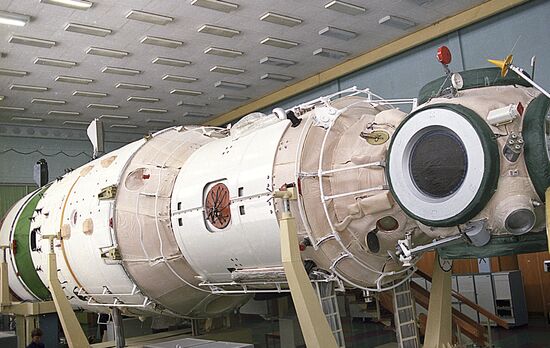 Mir orbital station