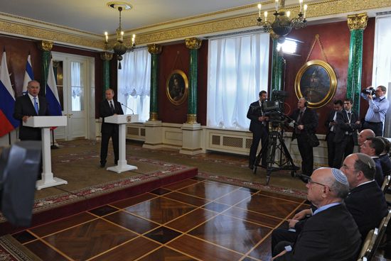 Russian President Vladimir Putin meets with Israeli Prime Minister Benjamin Netanyahu