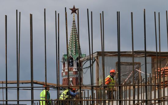 Construction of Zaryadye Park