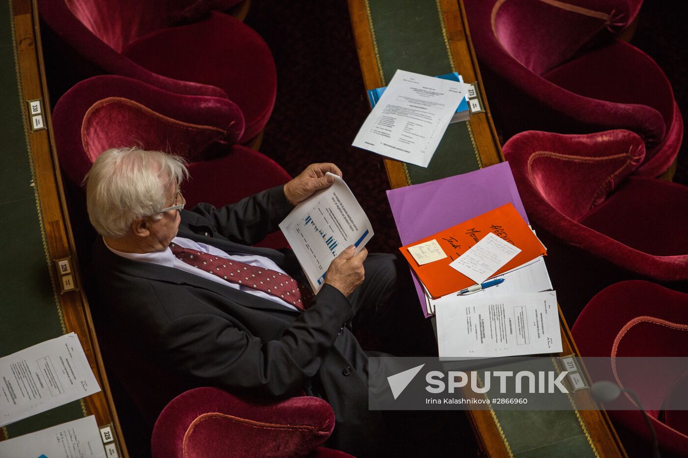 French Senate votes to ease sanctions against Russia