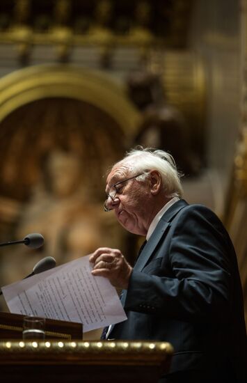 French Senate votes to ease sanctions against Russia