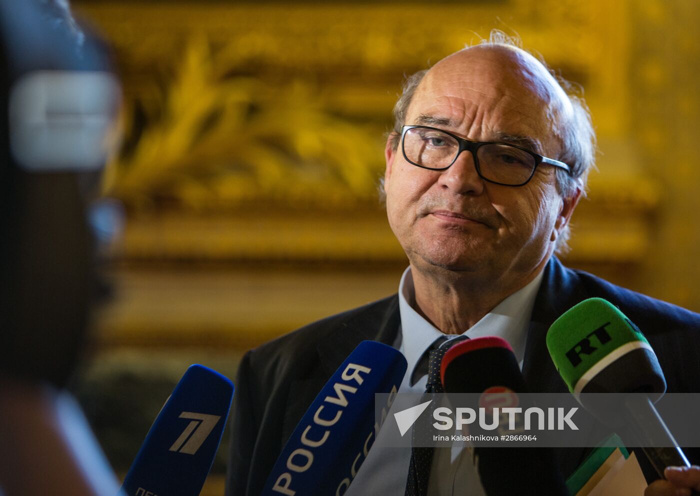 French Senate votes to ease sanctions against Russia