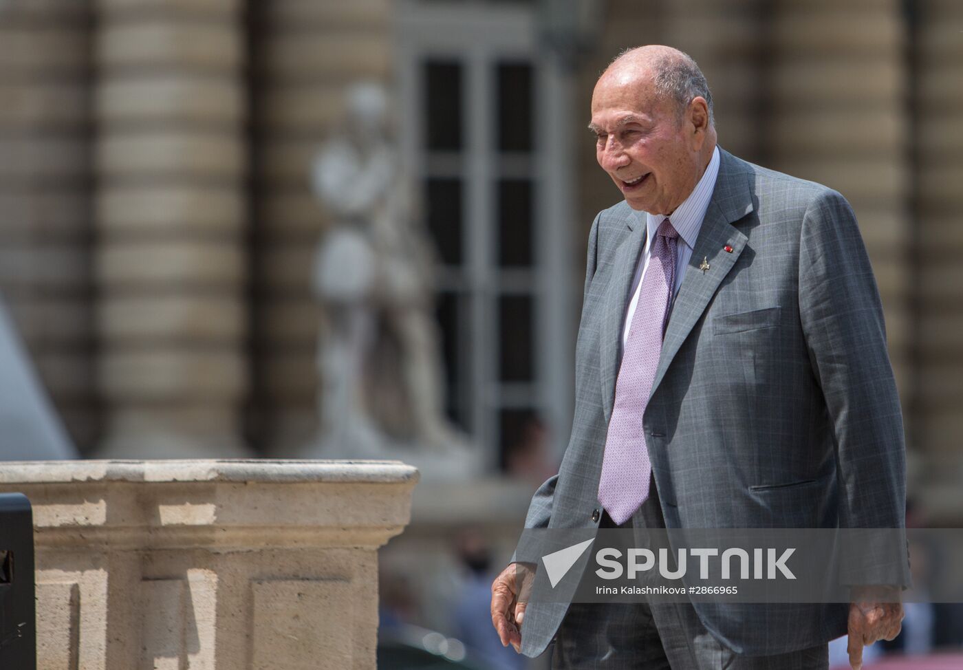 French Senate votes to ease sanctions against Russia