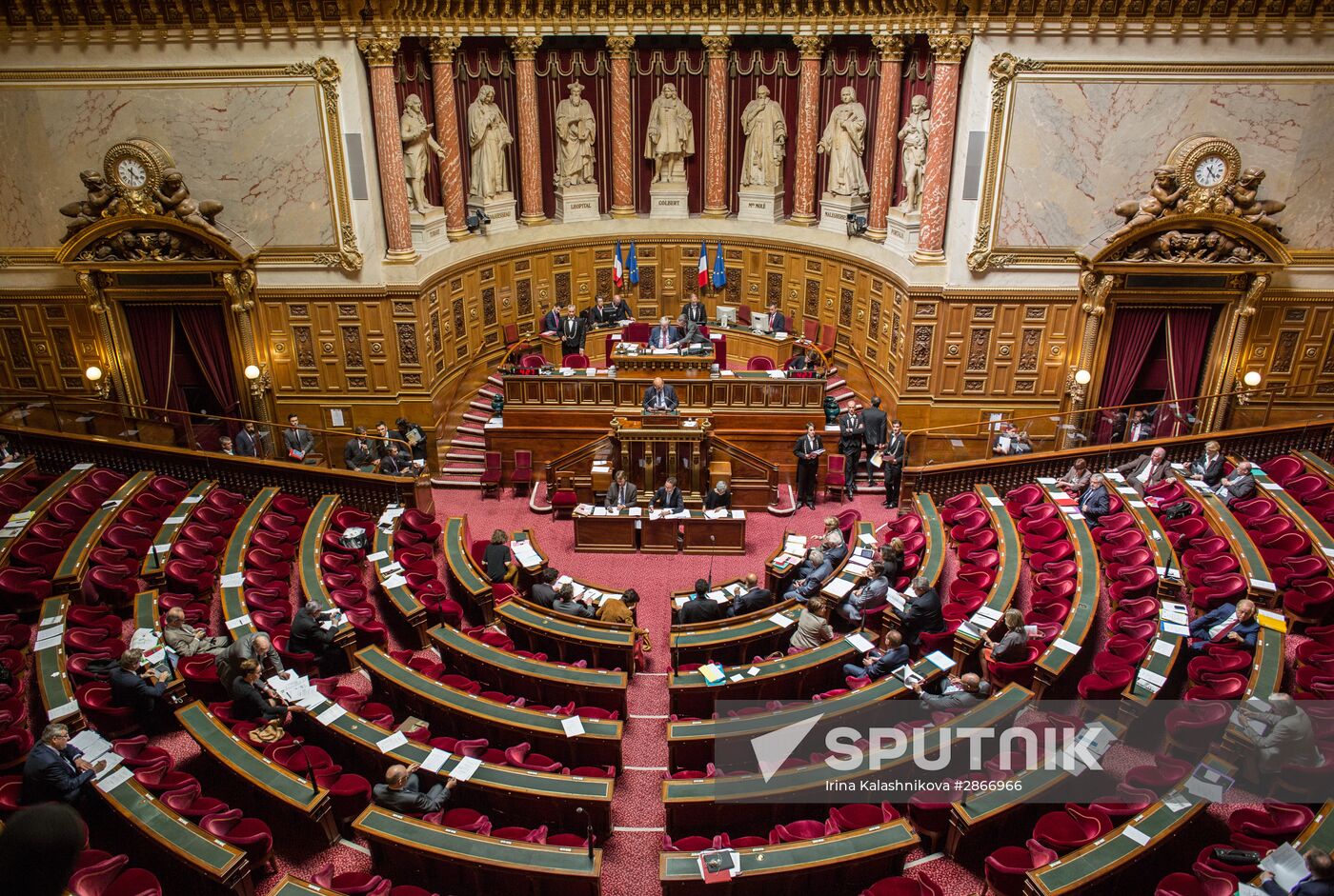 French Senate votes to ease sanctions against Russia