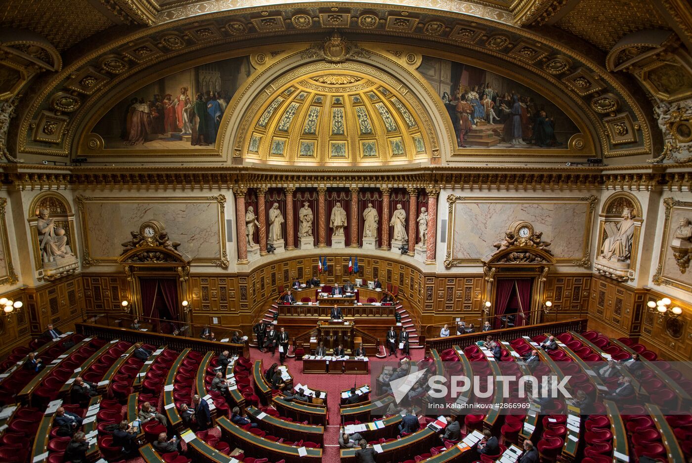 French Senate votes to ease sanctions against Russia