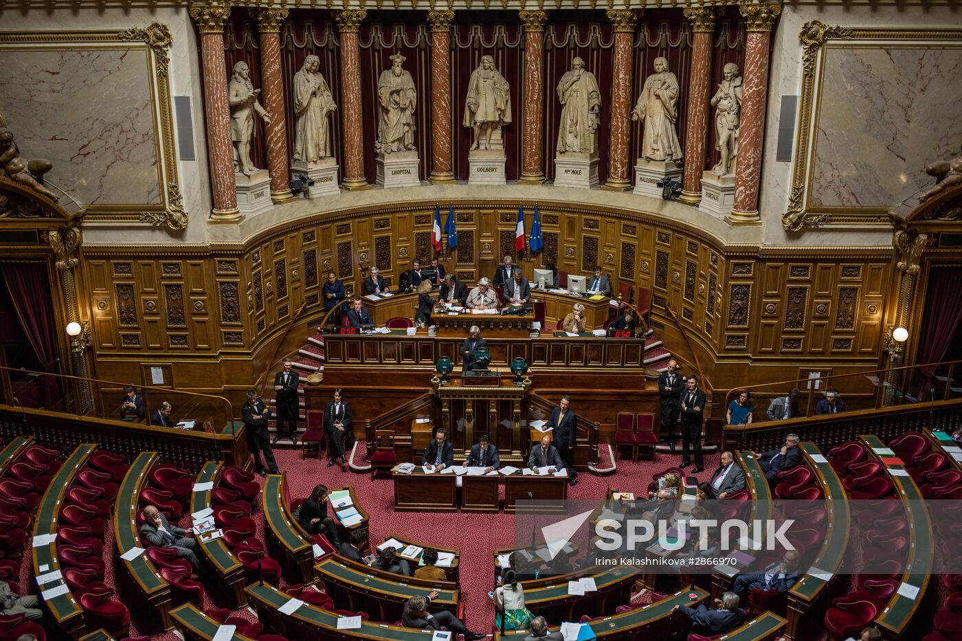 French Senate votes to ease sanctions against Russia