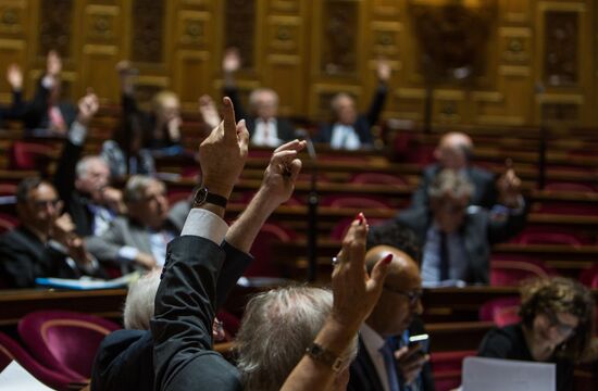 French Senate votes to ease sanctions against Russia