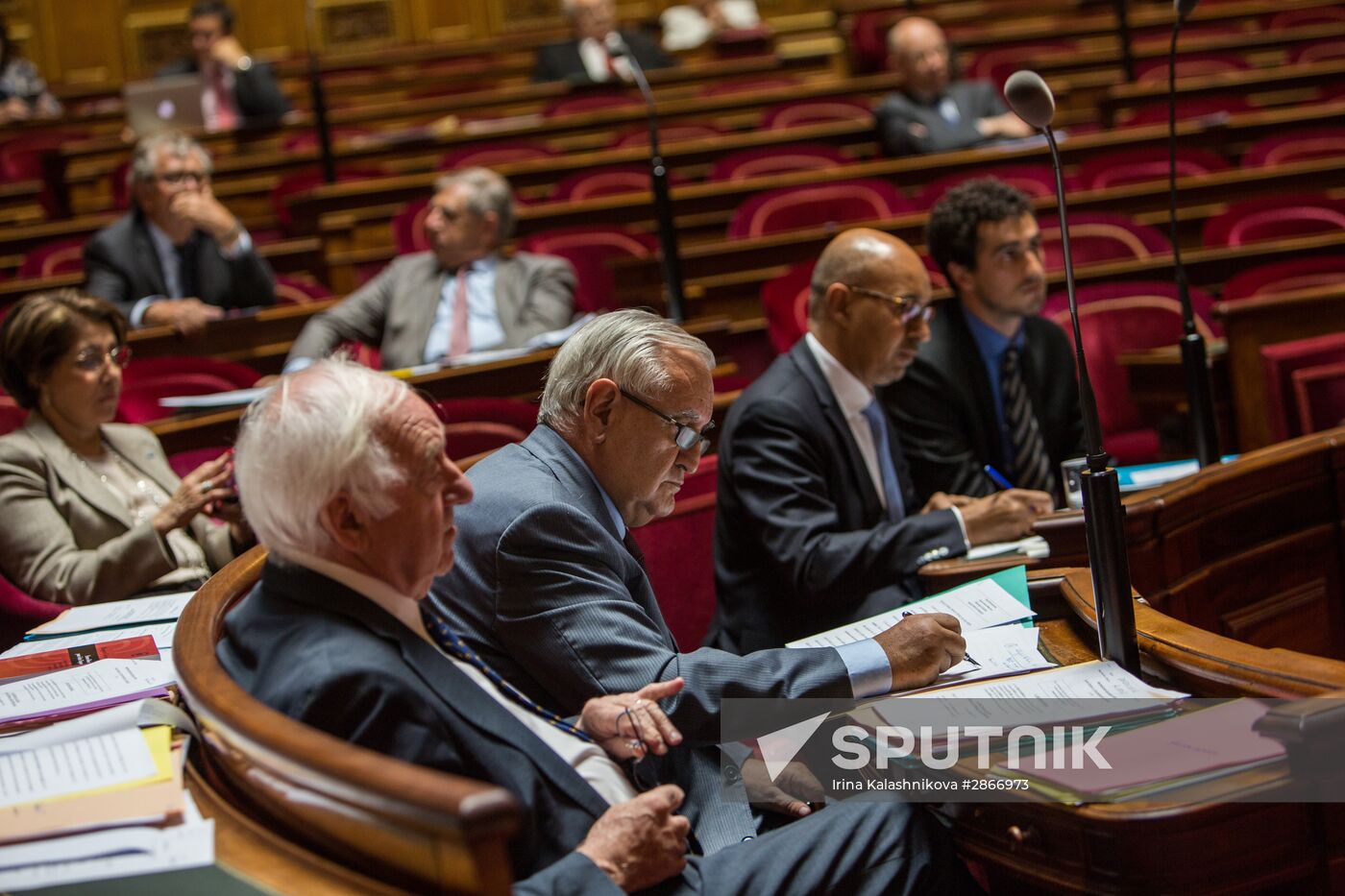 French Senate votes to ease sanctions against Russia