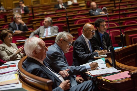 French Senate votes to ease sanctions against Russia